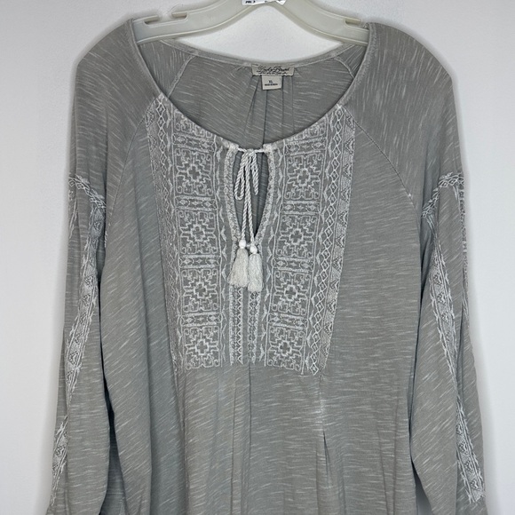 Lucky Brand Women's Embroidered Light Gray Boho Peasant Style Blouse - Picture 2 of 16